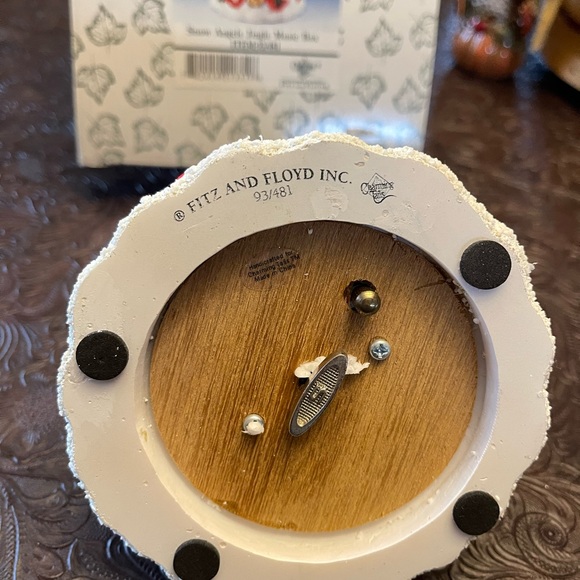 Charming Tails Snow Angels Jingle Music Box 93/481 Mouse Jingle Bells w/Box - Picture 8 of 9